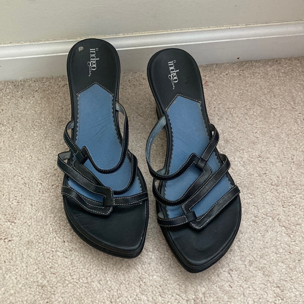 Sz 10 M Indigo Black Strappy Slip On Sandals